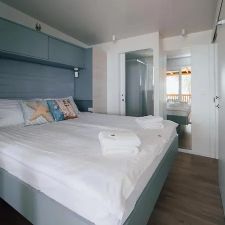 Mobile Homes - Lighthouse * セルツェ